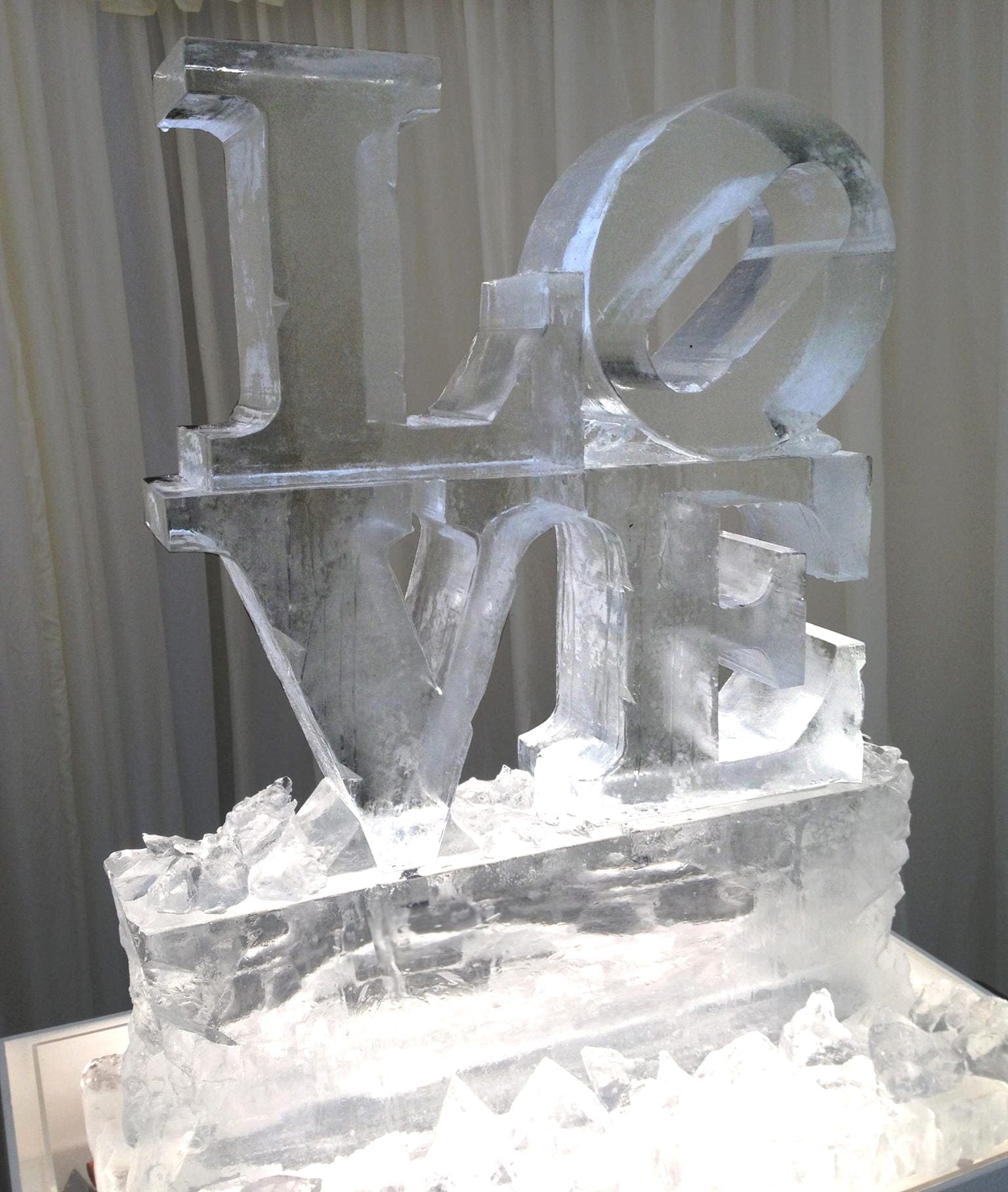 Ice Sculpture Wedding Decorations - A Unique Idea